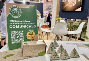 Imagen con productos y mockups de envases elaborados con cartulinas de Papelera del Sur que tienen el Sello Circular